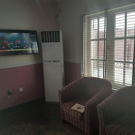 Agun Fbm Place Guest House מראה חיצוני תמונה